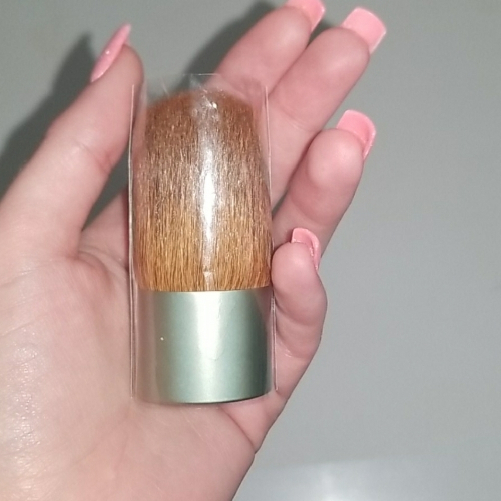 NWT Arbonne Powder Brush